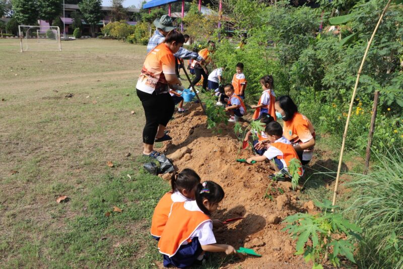 ร่วมขับเคลื่อนการน้อมนำแนวพระราชดำริของสมเด็จพระกนิษฐาธิราชเจ้า กรมสมเด็จพระเทพรัตนราชสุดาฯ สยามบรมราชกุมารี สู่การปฏิบัติการปลูกผักสวนครัว