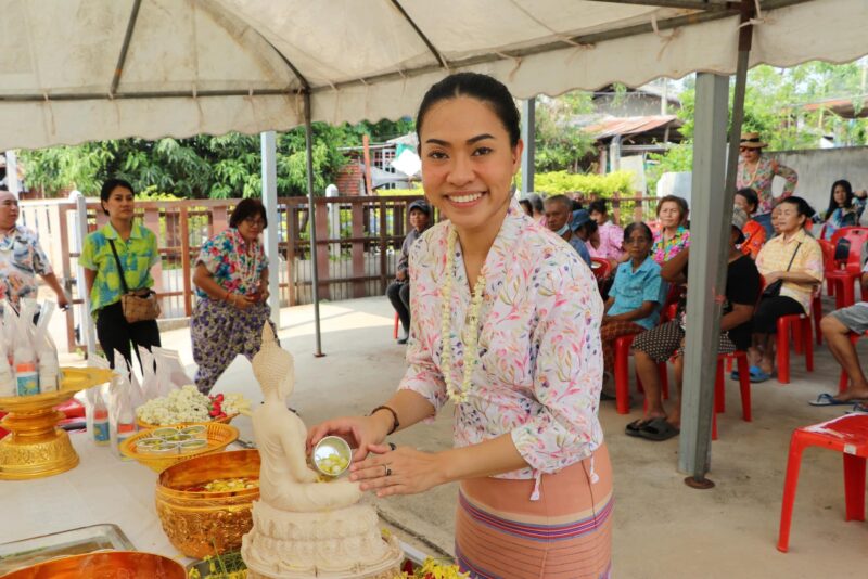 กิจกรรมสรงน้ำพระ และรดน้ำขอพรผู้สูงอายุ เพื่อความเป็นสิริมงคล และสืบสานขนบธรรมเนียมประเพณีอันดีงามของไทย เนื่องในเทศกาลสงกรานต์ ประจำปี 2567 หมู่ที่ 3